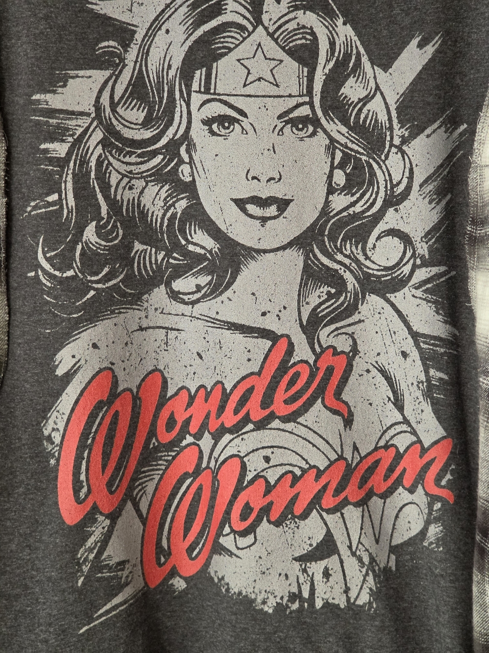 Upcycled Wonder Woman Graphic T-shirt . - Picture 4 of 7